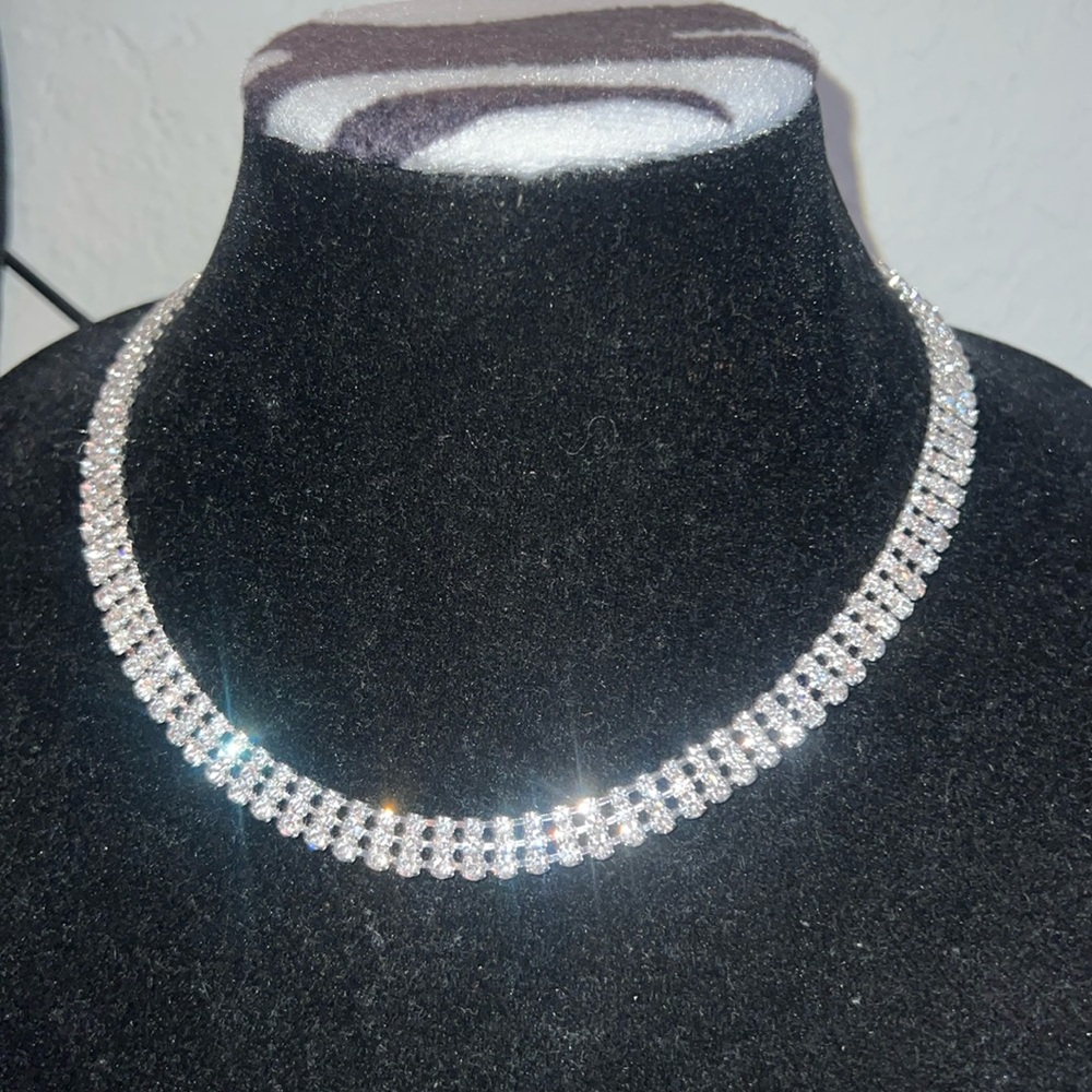 NWT Cezanne rhinestone clip earrings and necklace - Picture 3 of 5